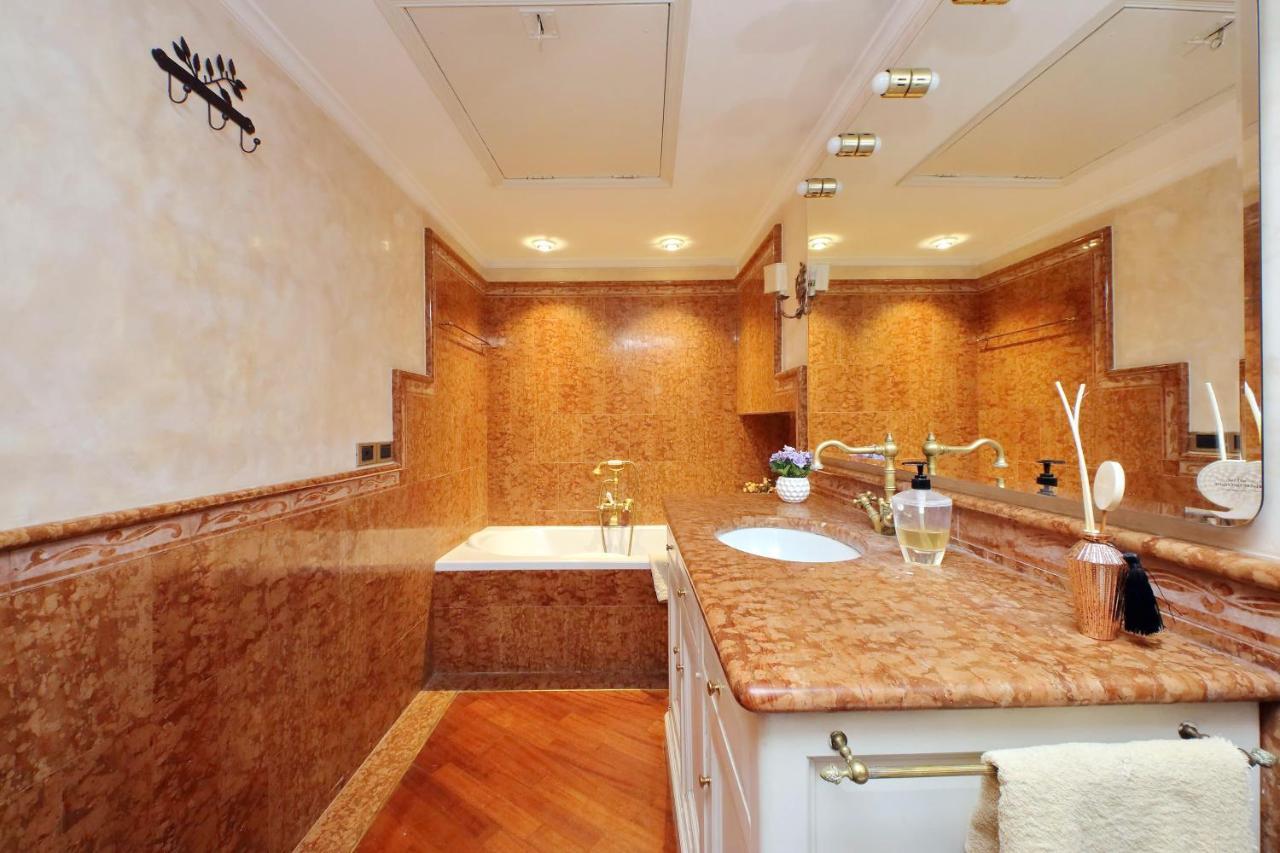 4Bnb - Luxury Trevi Apartment W Terrace Roma Eksteriør bilde